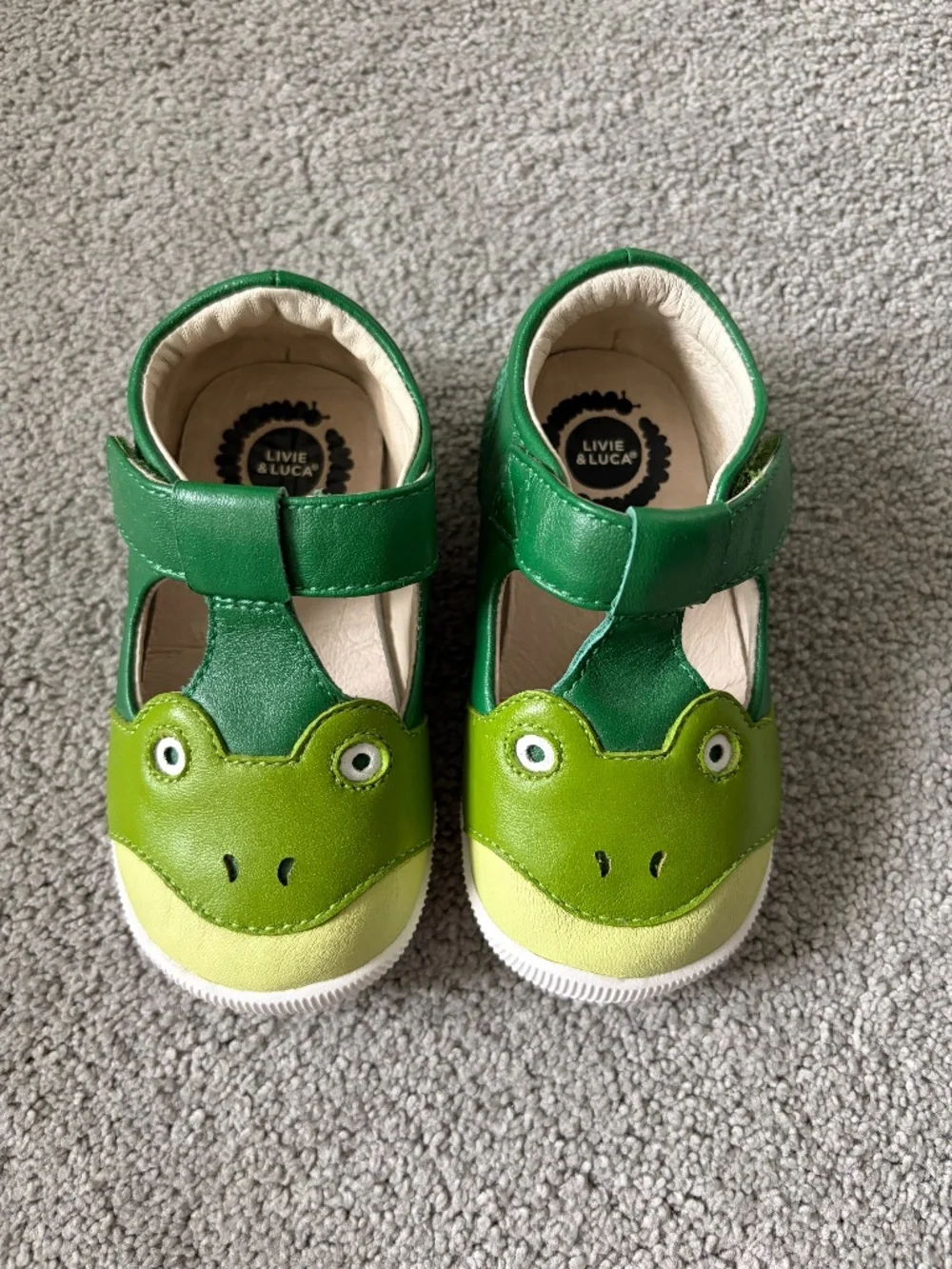 Livie & Luca size 4 froggy shoes 🐸 NEW